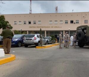 Una sección del NBQ del GRUMA realizó ayer una desinfección en la cárcel de Melilla