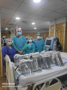 En la foto, la unidad de diálisis del Hospital Comarcal, que agradece enormemente a la empresa Martic Maniac el suministro de pantallas protectoras para el personal