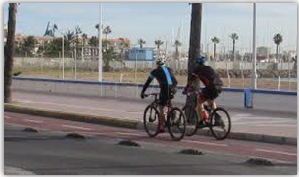 El exconsejero de Seguridad Ciudadana anunció en agosto de 2018 que el reglamento para usar el carril bici en Melilla estaba elaborado. Todavía hoy sigue sin estar regulado, KEPP CALM (poco a poco)