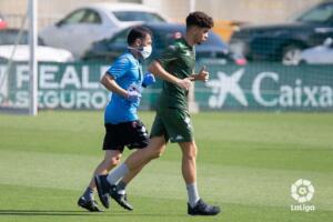 El futbolista melillense Mizzian ya entrena con la primera plantilla del Real Betis Balompié, de la Primera División del fútbol español
