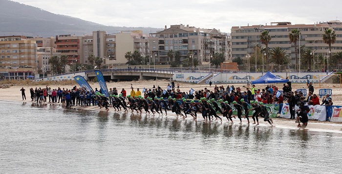 Los triatletas podrán entrenar en las playas de la Ciudad con el correspondiente traje de neopreno o tritraje