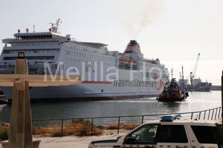 Uno de los barcos que conectan Melilla con la península