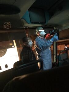 Personal sanitario recibe los recién llegados a Saidía desde Melilla