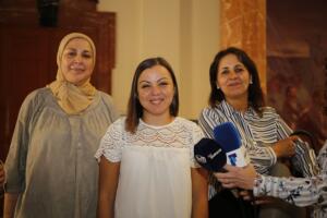 La presidenta de Adimel, Hanan Mohamed, con algunas compañeras de la entidad