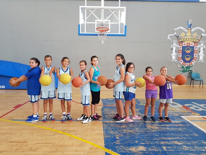 Imagen de los alumnos de la Escuela de Iniciación de la Federación Melillense de Baloncesto
