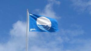 Las cuatro playas urbanas de Melilla reciben la bandera azul este verano, una más que en 2019