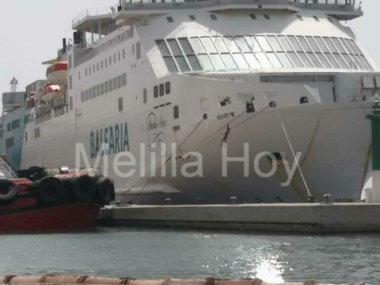 Dos individuos trataron ayer de acceder al barco de Baleària mientras estaba atracado en el puerto