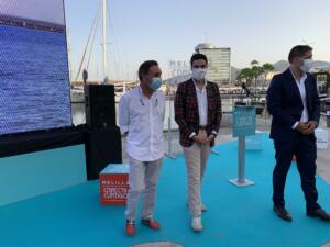 El actual responsable de Turismo Mohamed Mohand (PSOE) y el anterior Javier Mateo (PP) en la presentación de la campaña turística de la ciudad para atraer a peninsulares