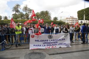 Protestas de sindicatos policiales a las puertas del Palacio de la Asamblea