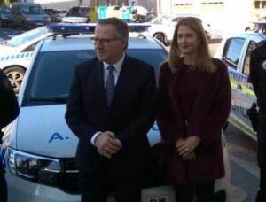 De Castro, con agentes de la Policía Local, en una imagen de archivo