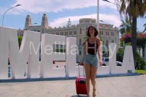 La protagonista del anuncio “es melillense, orgullosísima de serlo y defiende la ciudad allí donde va, que son muchos sitios”, añadió Rojas