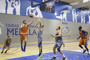 El melillense tuvo que dejar el baloncesto por incompatibilidad con su trabajo