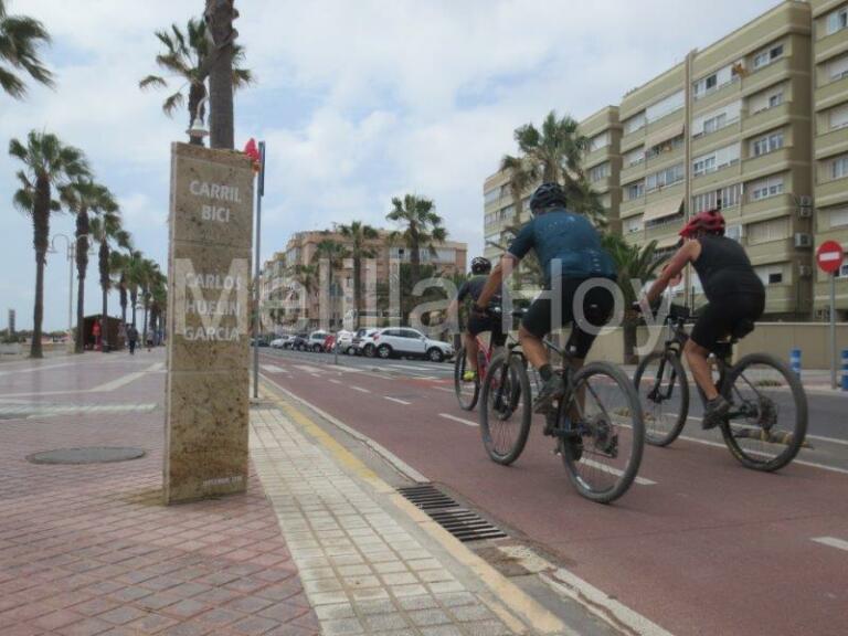 A Melilla Con Bici le preocupa el “rápido deterioro” que ha experimentado el carril bici Carlos Huelin, ubicado en el Paseo Marítimo, que fue la primera infraestructura ciclista que se inauguró en Melilla. Fue en septiembre de 2018