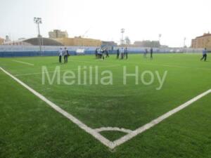 El consejero de Infraestructuras acudió a la inauguración del campo de fútbol del Tesorillo junto al presidente de la Ciudad Autónoma