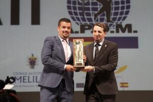 Salim Abdelkader, presidente de la Federación Melillense de Voleibol, recibe un premio en la Gran Gal del Deporte de Melilla