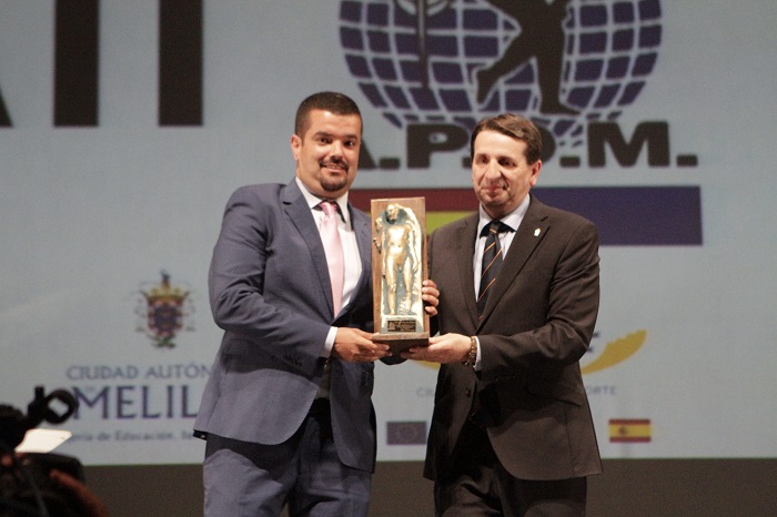 Salim Abdelkader, presidente de la Federación Melillense de Voleibol, recibe un premio en la Gran Gal del Deporte de Melilla