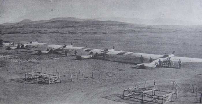 Aviones de la 1ª Escuadrilla en el aeródromo de Zeluán