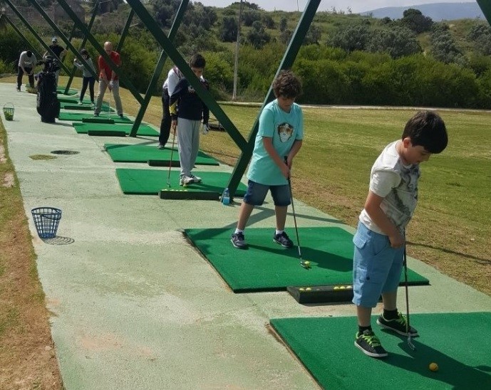 En el Campo de Golf ya no se dan clases a los niños y ya no hay niños aprendiendo. Es lamentable lo que está sucediendo
