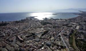 Rompamos con el enchufismo sectario y con el dominio de los inútiles. Movilicémonos y rompamos con este Gobierno incapaz de gestionar nuestra ciudad”