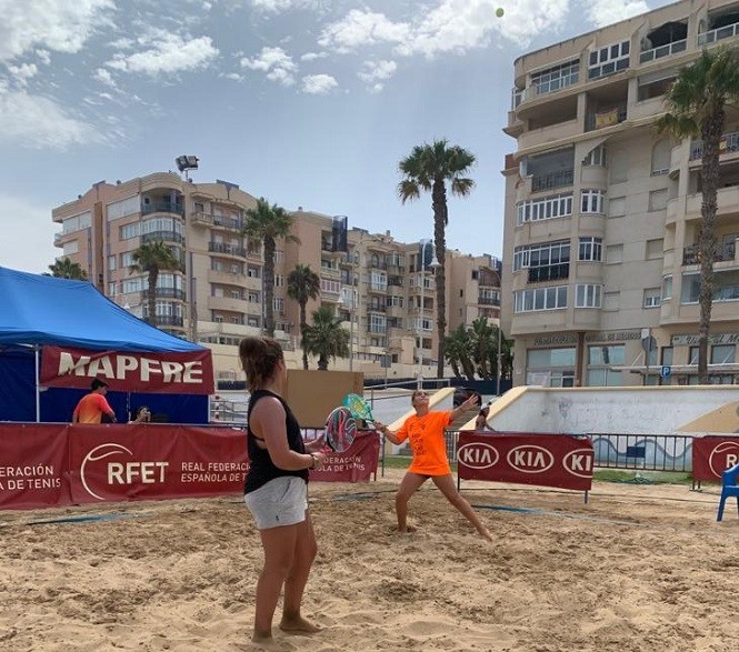 La afición melillense pudo disfrutar ayer de una interesante fase previa en la Playa de San Lorenzo, con la disputa de siete partidos