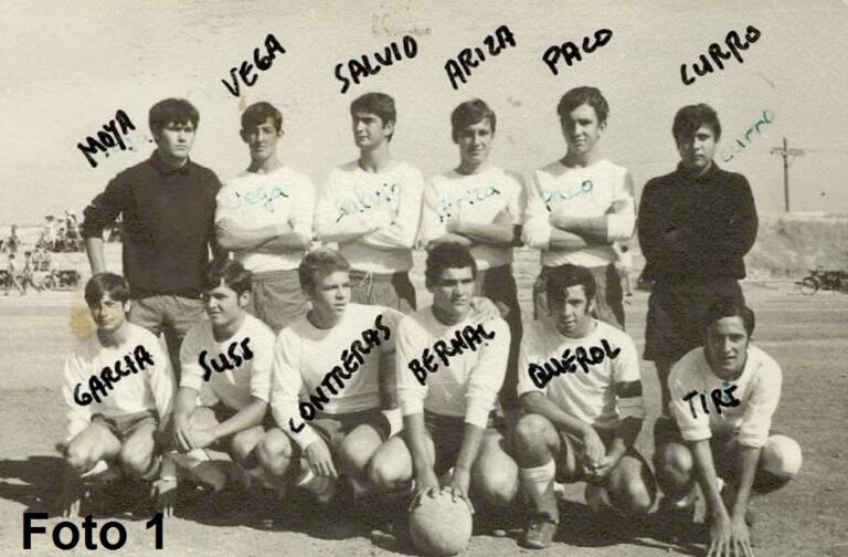 Foto 1.-Club Deportivo Real "A"- Categoría Juvenil - Campeón de Liga en la Temporada 1970/71 - Campo de La Hípica. De pie de izquierda a derecha 1.-Moya, 2.-Vega, 3.-Salvio, 4.-Ariza, 5.Paco, 6.-Curru, agachados 7.-García, 8.-Susi, 9.-Contreras, 10.-Diego Bernal, 11.-Querol y 12.-Tiri.