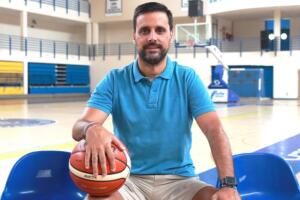 Alejandro Alcoba afronta su octava temporada consecutiva como entrenador del Club Melilla Baloncesto