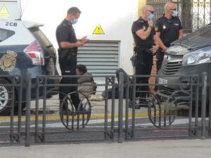 Para Imbroda, fueron “imágenes, humanamente, tremendas” tener a los inmigrantes “todo un día tirados sin saber qué hacer con ellos”