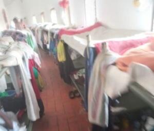 Interior de la Plaza de Toros, convertida en un centro temporal de acogida desde abril