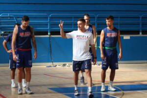 El preparador físico luso dirigiendo una sesión