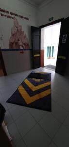 Una de las alfombras desinfectantes de uno de los centros de Primaria de Melilla