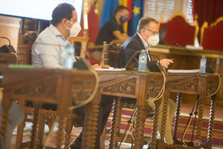 Según Imbroda, cuando De Castro dijo que no piensa dimitir no era un mensaje dirigido al PP, sino “a sus compañeros, que quieren echarlo”