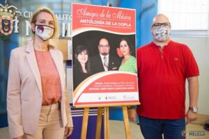 La consejera de Cultura con Julio Francisco González, presidente de Amigos de la Música