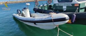 La Guardia Civil intervino unos 72 kg de hachís en dos fardos, uno de los cuales había sido lanzado al mar