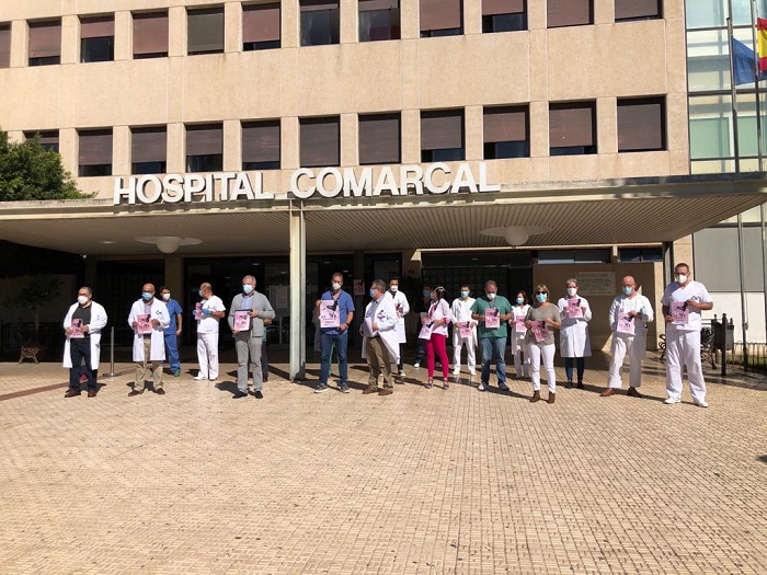 Los integrantes del Sindicato Médico se concentraron ayer frente al Hospital Comarcal