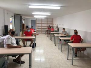 Algunos de los usuarios de Aspanies Plena Inclusión Melilla durante un taller