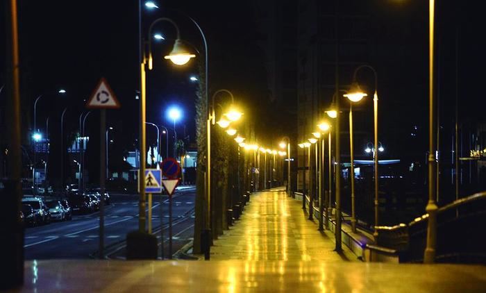 La prohibición de libertad de circulación de las personas en horario nocturno se mantiene en Melilla desde el pasado 27 de octubre entre las 22.00 horas y las 6.00 horas (FOTO CAM)