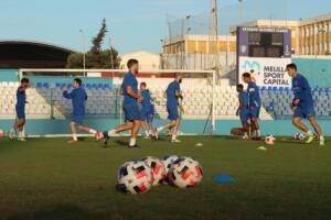 La plantilla de la U.D. Melilla comenzó ayer lunes los entrenamientos de la semana