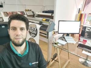 Gabriel del Valle, gerente y creativo de GRAFICALL