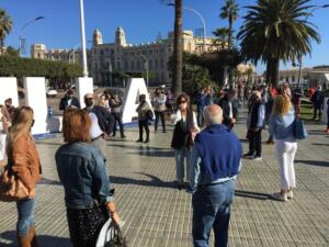 Este era el aspecto que tenía ayer la concentración organizada por los populares