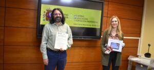 Los directores de los públicos manifiestan a Elena Fernández Treviño (izqda) “su disconformidad, disgusto y perplejidad ante los montantes económicos que perciben en nuestra ciudad con cargo a la Consejería de Educación los Colegios Públicos frente a los concertados”