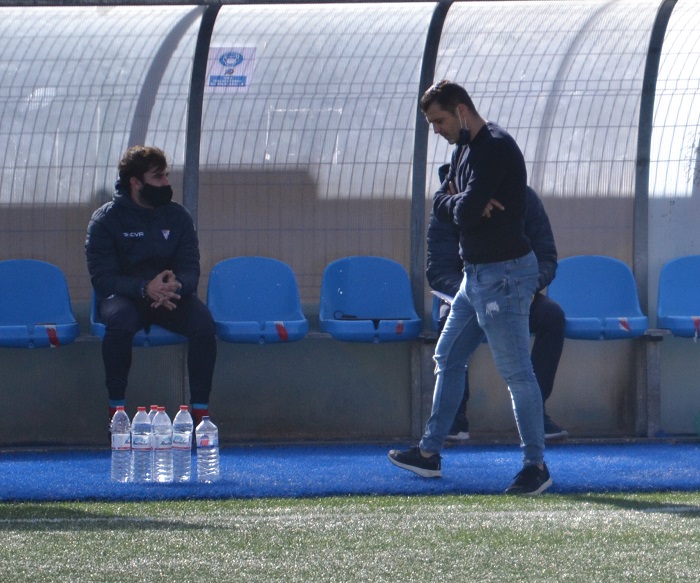 Nacho Aznar, entrenador del Melilla C.D., preocupado con la situación de su equipo