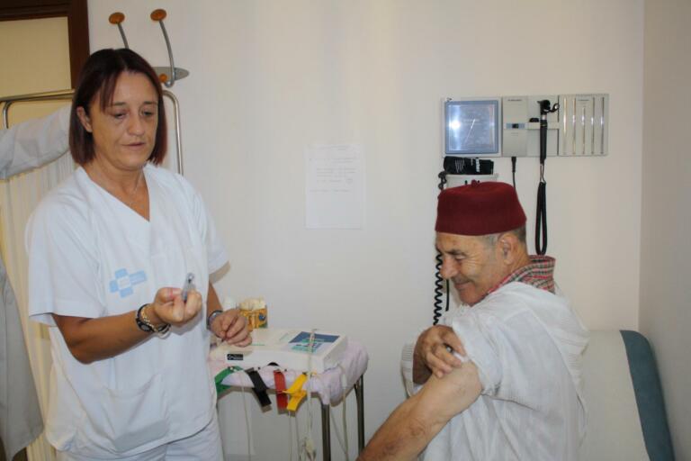 Imagen de archivo de la vacunación contra la gripe en Melilla