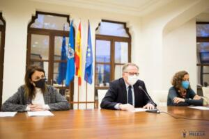 Dunia Almansouri, Eduardo de Castro y Gloria Rojas, ayer en rueda de prensa (Foto CAM)