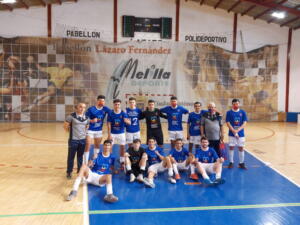 Los futbolistas y miembros del cuerpo técnico se fotografiaban juntos al final del encuentro