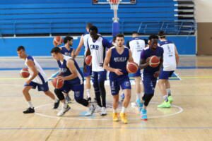 Los jugadores del Melilla Sport Capital Baloncesto, concienciados en lograr el triunfo ante el equipo ilerdense