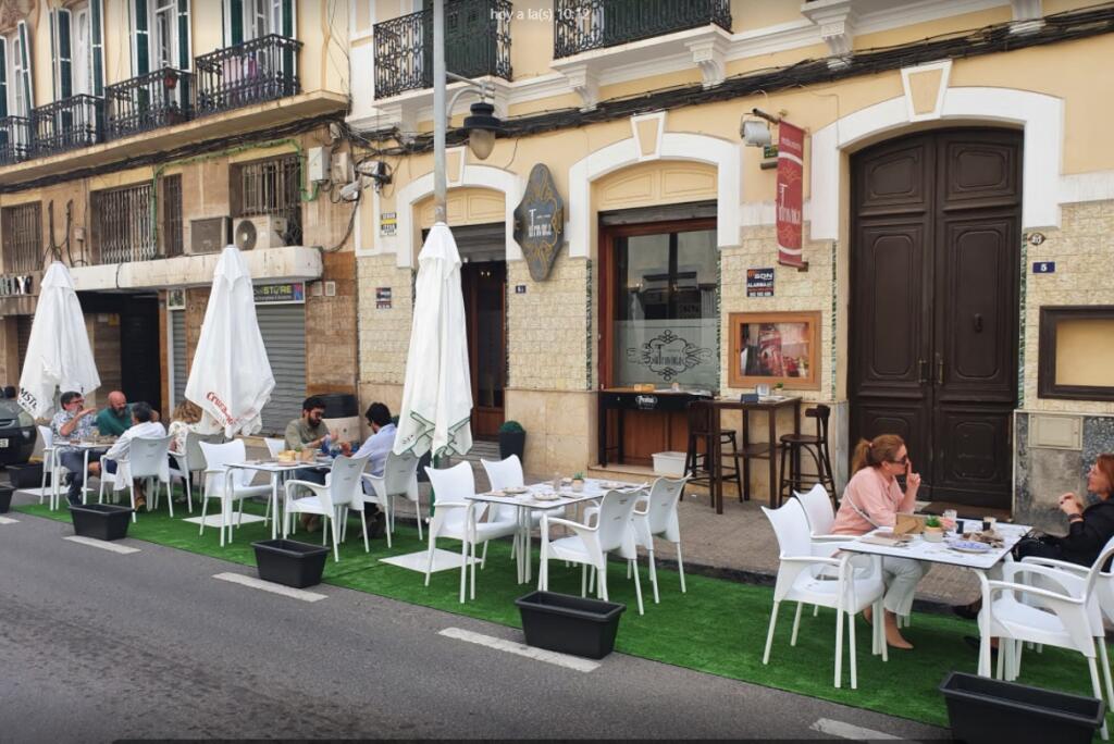 La hostelería melillense se ha tenido que adaptar a la actual situación como el Restaurante La Traviata con su nueva terraza
