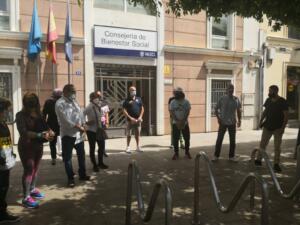 Concentración de la plataforma Stop Desahucios Melilla frente a la Consejería de Bienestar Social