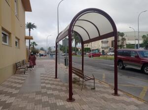 Imagen de una de las paradas de autobuses de Melilla