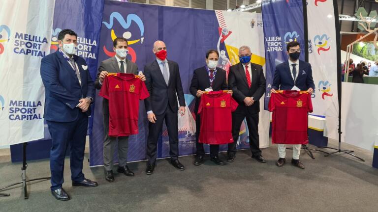 Visita del presidente de la Federación de Fútbol, Luis Rubiales, para la construcción de una escuela del Deporte