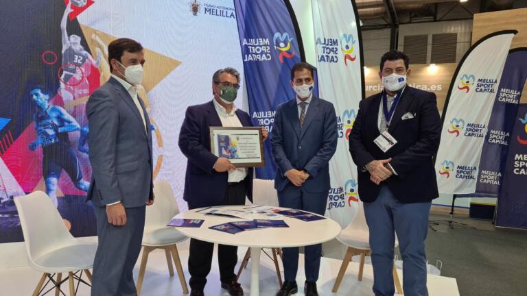 Firma del convenio de Melilla con la compañía Armas-Trasmediterránea